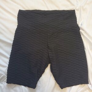 Scrunch butt biker shorts small